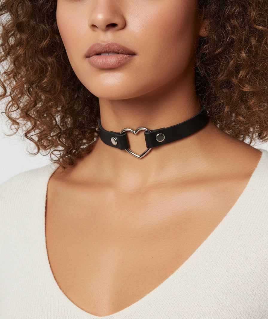 Heart faux leather Choker Gothic O-Ring Collar Necklace - front view